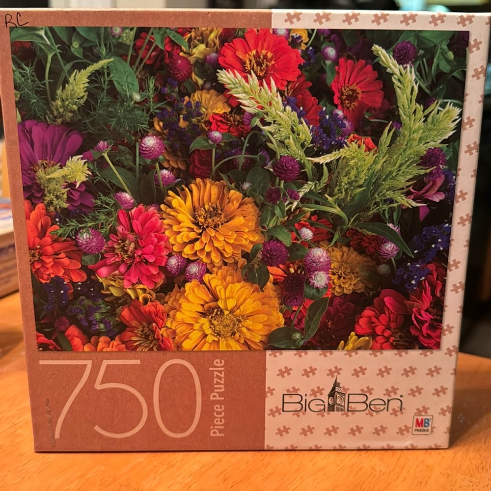 Like NEW Milton Bradley 750 piece Puzzle “Summer Flowers”